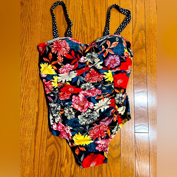 Bathing suit - Picture 1 of 1